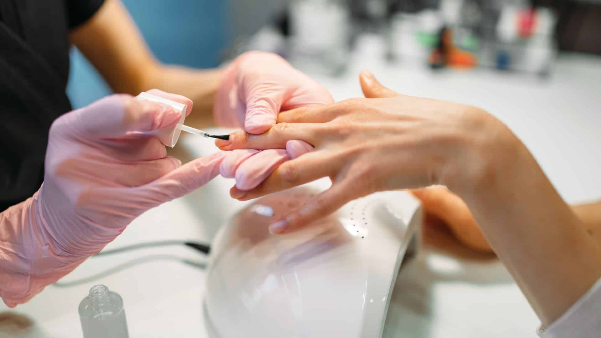 institut de beauté à Nice Beauty Wave pour des soins ongles pose de vernis semi-permanent